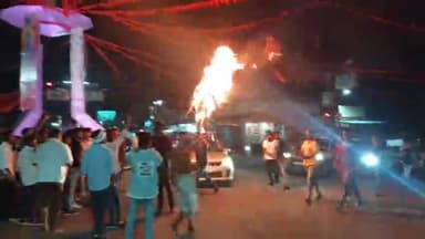 अंबिकापुर: राहुल गांधी की संसद सदस्यता रद्द करने के विरोध में यूथ इंटक कांग्रेस ने घड़ी चौक पर फूंका प्रधानमंत्री का पुतला