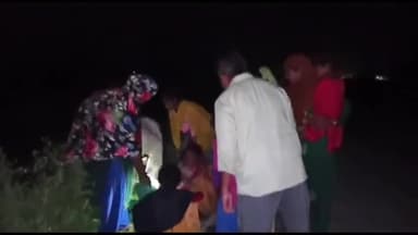 इकौना: सोनवा थाना क्षेत्र के नेवरिया चौराहे के पास अज्ञात वाहन की ठोकर से किशोरी हुई घायल