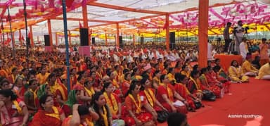 लोगों का उमड़ा सैलाब,केसरिया रंग में रंगा पूरा पंडाल और सातवें आसमान तक गूंज रहा भगवान #परशुराम के जयकारों का उद्घोष। यह नजारा था वागड़ की धरा सागवाड़ा में आयोजित #विप्र_महाकुंभ ।।

@rajasthanpostalcircle  @maheshshar