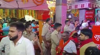 मिर्ज़ापुर: नवरात्र के पंचमी तिथि पर विंध्यवासिनी धाम में उमड़ा आस्थावानों का सैलाब, छह लाख से अधिक भक्तों ने किया दर्शन पूजन