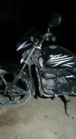 भदोही: ग्राम सभा चौवेपुर में मोटरसाइकिल में घुसा जहरीला कोरबा सांप, काफी मशक्कत के बाद सांप को निकाला गया बाहर