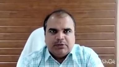 आगरा: आगरा शहर को तीन दिन तक नही होगी गंगाजल की जलापूर्ति,लोगो को झेलनी पड़ेगी परेशानी,जानकारी देते जलकल अधिकारी कुलदीप सिंह।