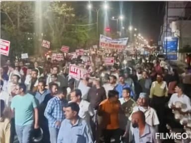 कोटा में आरटीएच बिल के विरोध में एक सप्ताह से  हड़ताल कर रहे डॉक्टर्स ने शनिवार रात‌ को महारैली निकाली।