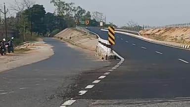 ସୋହେଲା: ବଡ଼ଯୋର ଛକଠାରେ ସଡ଼କ ଦୁର୍ଘଟଣା, ଆହତଙ୍କୁ ଡାକ୍ତରଖାନା ପହଞ୍ଚାଇ ପ୍ରତିକ୍ରିୟା ରଖିଲେ ପ୍ରତ୍ୟକ୍ଷଦର୍ଶୀ