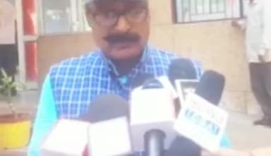 बलरामपुर: जिले में राज्य मंत्री स्वतंत्र प्रभार को व्यक्ति ने मां पाटेश्वरी राजकीय विवि बलरामपुर में बनाए जाने के लिए दिया ज्ञापन