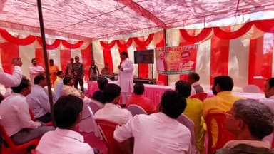 कन्नौज: बलही गांव में आयोजित मन की बात कार्यक्रम में शामिल हुए सांसद सुब्रत पाठक और ग्रामीण