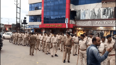 सिंगरौली: जिले में कॉम्बिंग गश्त के दौरान पुलिस ने 80 अपराधियों को पकड़ा, सैकड़ों गुण्डा, निगरानी व जिला बदर बदमाशों की हुई चेकिंग