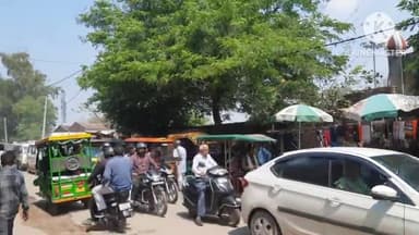 सोनीपत: मुरथल अड्डा चौक रोड पर सीवरेज लाइन बिछाने के काम के चलते बनी जाम की स्थिति, वाहन चालक हुए परेशान