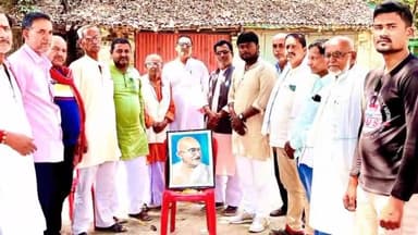 केवटी रनवे: हाजीपुर खादी भंडार परिसर में कांग्रेस कार्यकर्ताओं ने आक्रोश पूर्ण संकल्प सत्याग्रह कार्यक्रम का किया आयोजन