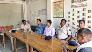 हलसी: हलसी थाना परिसर में रामनवमी, चैती छठ, दुर्गा पूजा एवं रमजान को लेकर की गई शांति समिति की बैठक