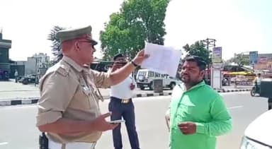 कन्नौज: पुलिस अधीक्षक के निर्देश पर गोल कुआं स्थित चौराहे पर यातायात प्रभारी ने लोडर में सवारी बैठाकर चल रहे लोडर का किया चालान