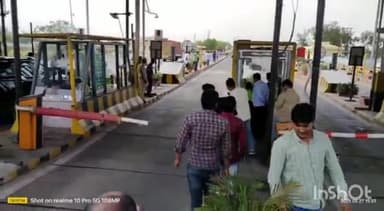 रायबरेली: चुरूवा टोल प्लाजा से प्रयागराज के लिए कड़ी सुरक्षा के बीच पार हुआ अशरफ का काफिला