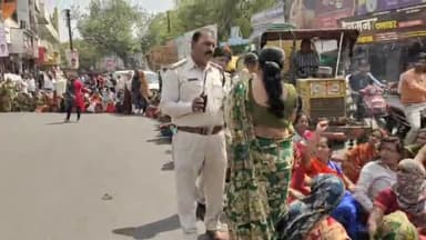 मंदसौर: परियोजना अधिकारी, पर्यवेक्षकों,आंगनबाड़ी कार्यकर्ताओं व सहायिकाओं ने लंबित मांगों को लेकर गांधी चौराहा पर किया चक्का जाम