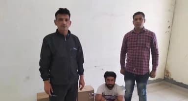 रोहतक: पुलिस टीम ने रुड़की गांव में एक व्यक्ति को अवैध शराब के साथ किया काबू, 72 बोतल शराब की बरामद