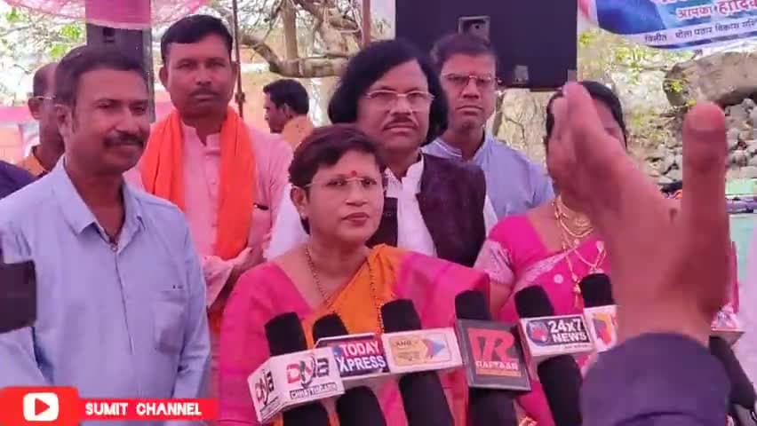 डौण्डी: श्रीमती कविता वासनिक जी ने भोला पठार महोत्सव मंच से युवा कलाकारों के लिए क्या कहा? 
#cg #sumit #भोला #कविता_वासनिक