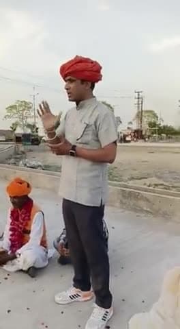 घुमंतु अर्द्ध घुमंतु प्रकोष्ठ भाजपा भीलवाड़ा जिला सहसंयोजक मनोनीत होने पर #भावना_जी_सोमावत का रंगास्वामी, व सारंगी भोपा नायक समाज के द्वारा तेज सिंह सर्कल पर मेवाड़ी पगड़ी गुलाब की माला पहना कर भारत माता की जय के साथ किया जोरदार स्वागत!