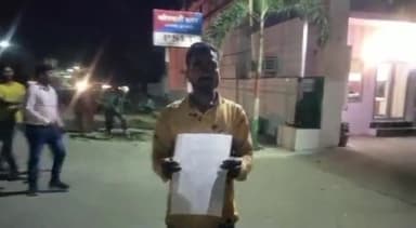 कन्नौज: गाजीपूर्वा गांव के बाहर सड़क पर खड़ी बाइक को चोर उठा ले गए पीड़ित ने कोतवाली में दी तहरीर.