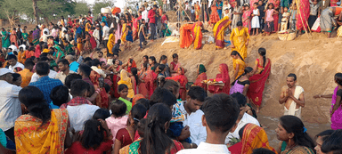 प्रसिद्ध स्थल बाबा बैजू धाम विभिन्न छठ छाटो पर पुरी आस्था और श्राद्धा के साथ डूबते हुए सूर्य को अध्य॔ दिया गया