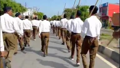 धनौरा: गजरौला शहर में आरएसएस के पदाधिकारियों ने निकाला पद संचलन, भाजपा के कार्यकर्ताओं ने किया जगह-जगह स्वागत