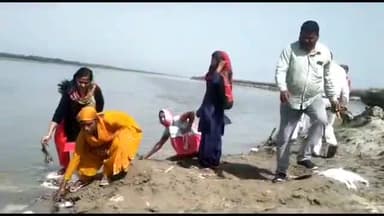 धनौरा: गजरौला के तिगरी गंगा धाम में नमामि गंगे के पदाधिकारियों ने चलाया स्वच्छता अभियान, लोगों को किया जागरूक