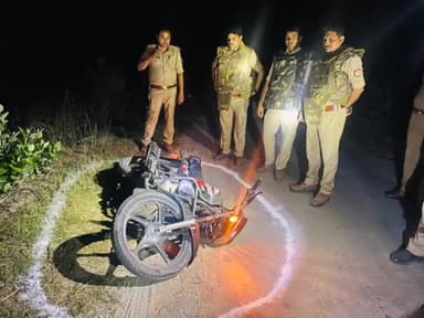 कुशीनगर जिले मे बदमाश और पुलिस के बिच हुई मुठभेड़ मे तीन आरोपी गिरफ्तार एक के पैर मे लगी गोली
#kushinnagaer