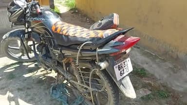 हरलाखी: गम्हरिया से बेलाटोल जाने वाली सड़क से हरलाखी पुलिस ने बाइक में रखी 60 बोतल शराब के साथ एक धंधेबाज को किया गिरफ्तार