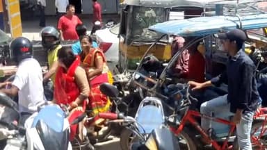 हाजीपुर: आए दिन हाजीपुर के हॉस्पिटल रोड नगर थाना रोड के समीप लगा रहता हैं बहुत जाम..
#dmvaishali
#hajipur #hajipurnews