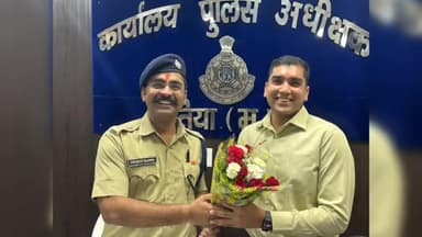 दतिया मां पीतांबरा का आशीर्वाद लेकर नवागत पुलिस अधीक्षक प्रदीप शर्मा ने संभाला कार्यभार
#datia #datiya #datiapolice #bjp