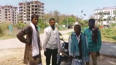 लखीमपुर: खैराती पुरवा के जंगल में अज्ञात कारणों के चलते युवक ने पेड़ में फंदे से लटक कर दी जान, पोस्टमार्टम हाउस पहुंचे परिजन