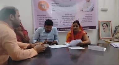 नटेरन: जनपद पंचायत अध्यक्ष नटेरन संगीता यशपाल रघुवंशी ने मुख्यमंत्री लाडली बहना योजना की पात्र महिलाओं के भरे फार्म