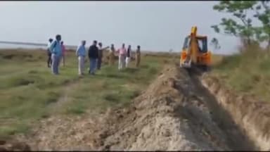 धनौरा: गजरौला के गांव चकनवाला में ग्राम समाज की जमीन पर ग्रामीणों ने किया कब्जा, तहसीलदार ने कराया कब्जा मुक्त