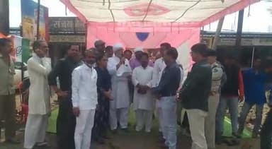 अम्मा नगर ब्लॉक कांग्रेस कमेटी द्वारा महामहिम राष्ट्रपति के नाम तहसीलदार गंज बासोदा को ज्ञापन सौंपा गया एवं सांसद श्री राहुल गांधी जी की सदस्यता बहाल करने की मांग की गई ।