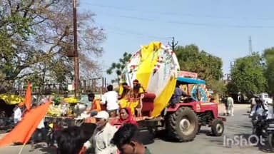 सलोन: बजरंग दल के कार्यकर्ताओं ने सलोन कस्बे में निकाला राम उत्सव जुलूस, भारी संख्या में लोग रहे मौजूद