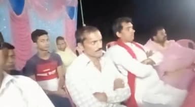 सोनभद्र बंशी सुर्यपुर: शेरपुर गांव में चैती छठ के अवसर पर रात्रि में दुगोला प्रतियोगिता का आयोजन किया गया