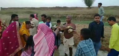 जमुई में उगते सूरज को अर्घ्य देने के साथ ही चैती छठ हुआ संपन्न।



 देने के साथ ही चैती छठ हुआ संपन्न