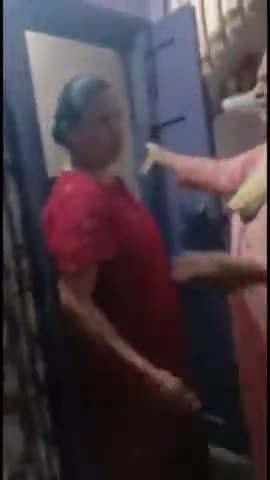 कानपुर: काकादेव के शास्त्री नगर की काली मठिया क्षेत्र में 2 महिलाओं के झगड़े का वीडियो सोशल मीडिया पर हुआ वायरल