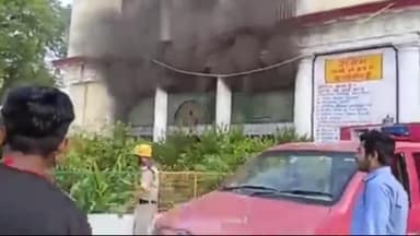 पटना ग्रामीण: पटना कॉलेज की लाइब्रेरी में लगी भीषण आग, दमकल की टीम ने आग पर पाया काबू