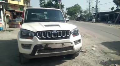 महुआ: डोगरा चौक के नजदीक मोटरसाइकिल और स्कॉर्पियो की टक्कर, मोटरसाइकिल पर सवार तीन लोग घायल, निजी अस्पताल में भर्ती।