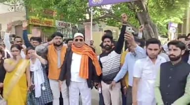 तिलहर: मीरानपुर कटरा निवासी राष्ट्रीय गौ रक्षक संघ के प्रदेश अध्यक्ष ने उच्च अधिकारियों को ज्ञापन देकर की कार्रवाई की मांग