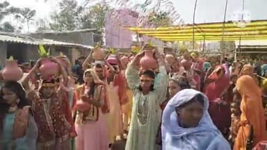 अलौली: फुलतौरा चौक से निकाली गई कलश शोभायात्रा