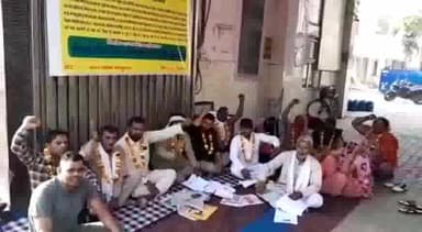 बहादुरगढ़: नगर परिषद सफाई कर्मियों की हड़ताल बुधवार को तीसरे दिन भी रही जारी, सफाई व्यवस्था हो रही प्रभावित