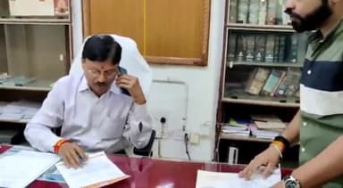 अंबिकापुर: आंगनवाड़ी केंद्रों में कार्यकर्ताओं व सहायिकाओं की भर्ती कराने की मांग कर आजाद सेवा संघ ने अपर DM को सौंपा ज्ञापन