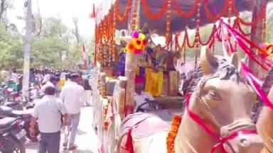 करपी: सम्राट अशोक की जयंती पर सैकड़ों वाहनों में सवार होकर किंजर पहुंचा जुलूस