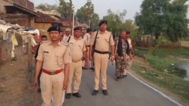 टनकुप्पा: पर्व को लेकर टनकुप्पा पुलिस ने किया फ्लैग मार्च, थानाध्यक्ष के साथ बलों ने बरतारा बाजार आदि क्षेत्र में किया पैदल भ्रमण