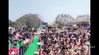 हुज़ूर: भोपाल के फौजी मेले में CM शिवराज ने बंदूक़ से लगाया सटीक निशाना, बोले- हमने पाकिस्तान को घर में मारा