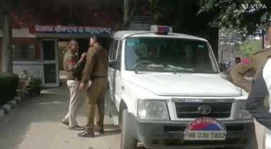 बहादुरगढ़: शहर के सेक्टर छह स्थित डीएवी स्कूल के पास स्कूटी सवार बदमाश ने अध्यापिका से छीना बैग, सेक्टर-6 थाने में केस दर्ज