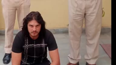 किशनगढ़ बास: ततारपुर थाना पुलिस ने अवैध हथियार रखने के आरोप में एक युवक को किया गिरफ्तार, अवैध छूरा व कार जब्त