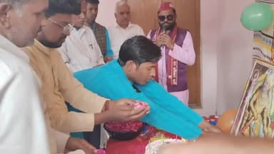 शाहजहांपुर: मदनापुर में माल्यार्पण एवं पुष्पांजलि कर धूमधाम से मनाई गई सम्राट अशोक महान की जयंती