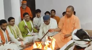 #गोरखनाथ मंदिर स्थित #मां #दुर्गा शक्तिपीठ में #मुख्यमंत्री #योगी ने किया हवन पूजन..