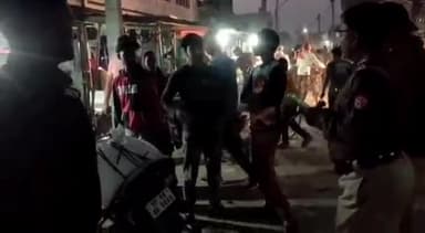 महसी: चैत्र राम नवमी को लेकर पुलिस अलर्ट खैरीघाट थाना क्षेत्र में पुलिस ने किया रूट मार्च एवं संदिग्ध वाहनों को किया चेक।